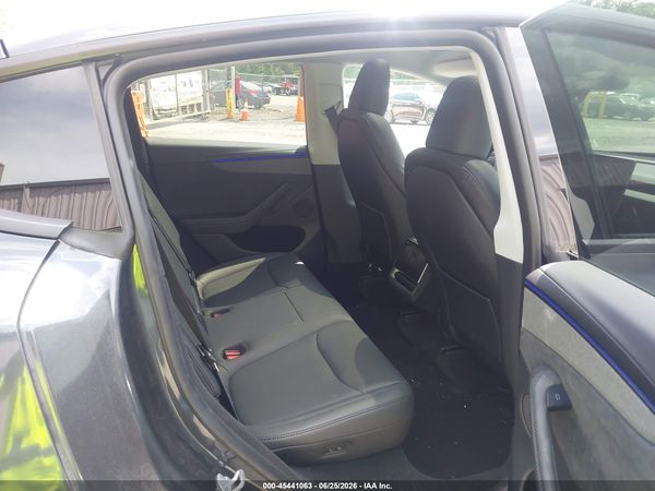 2026 TESLA MODEL Y