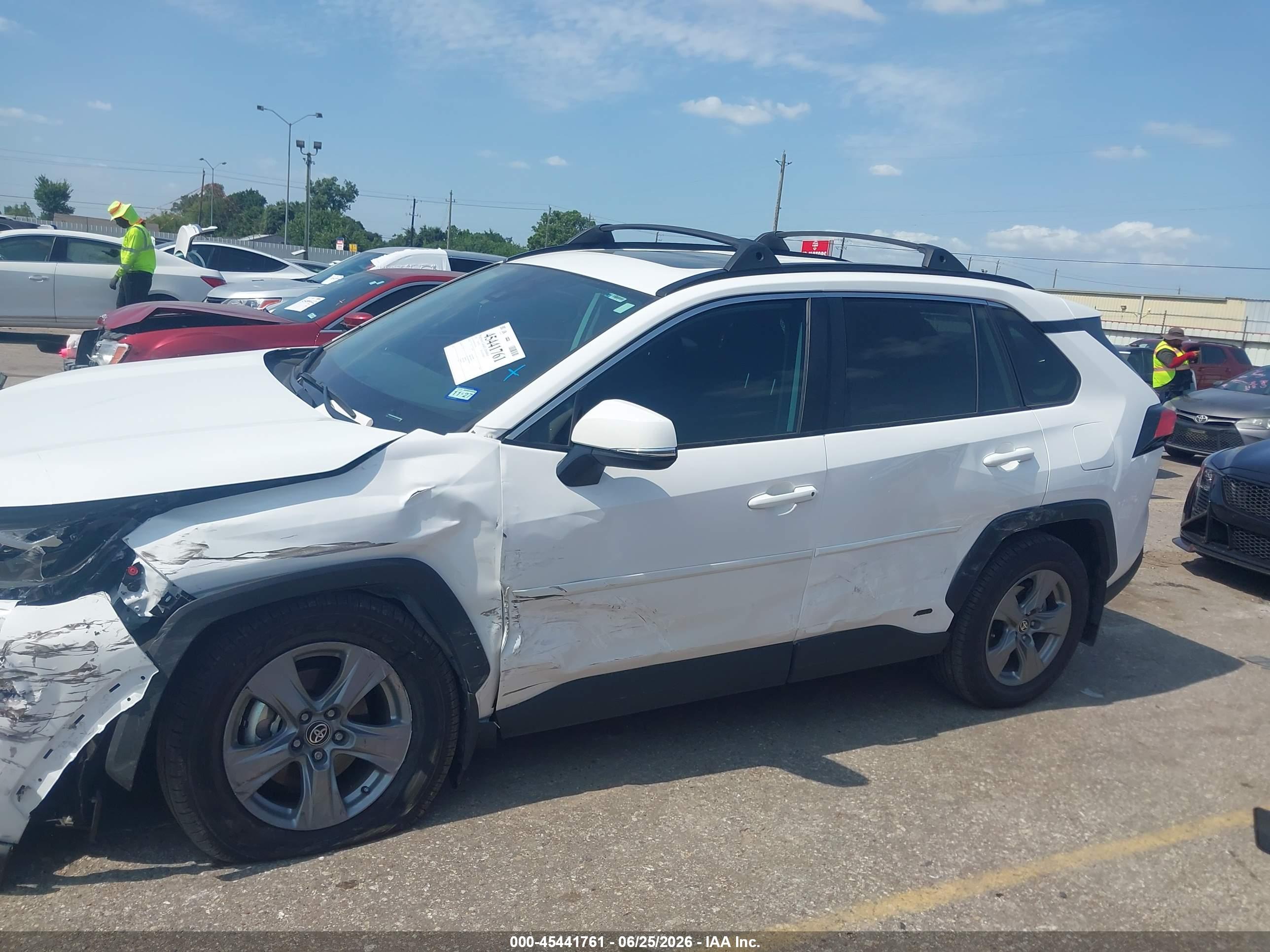 2025 TOYOTA RAV4 HYBRID XLE