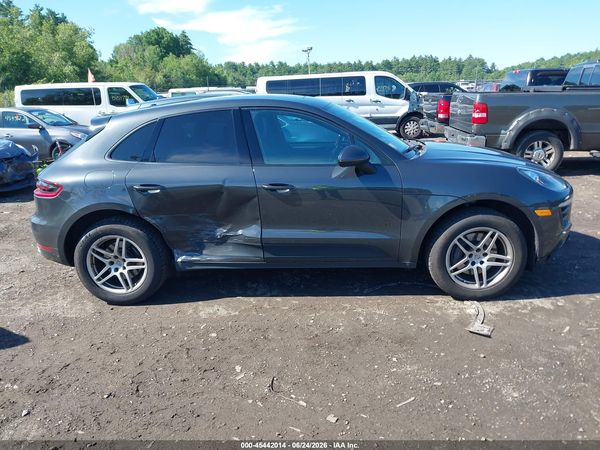 2018 PORSCHE MACAN