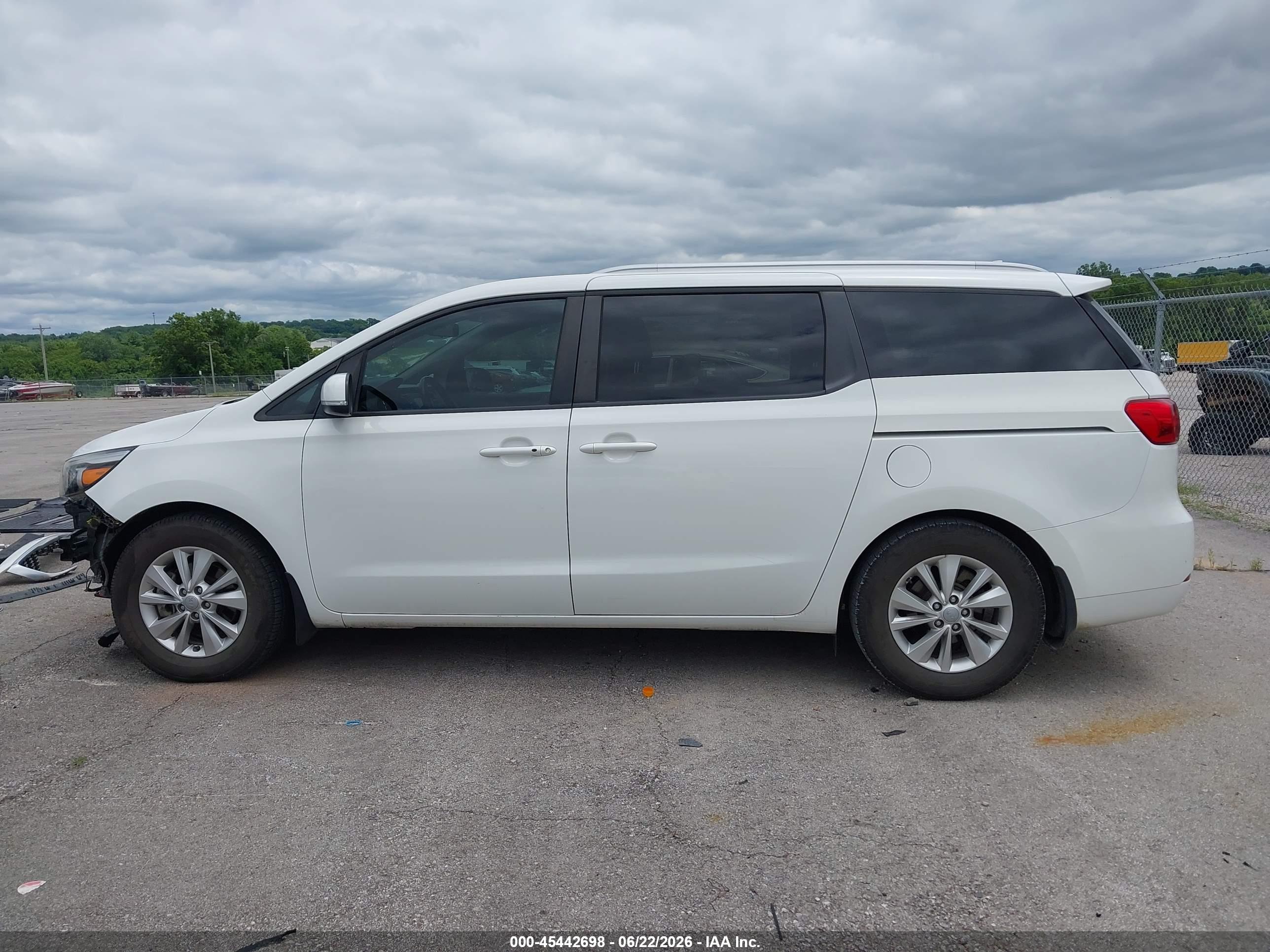 2017 KIA SEDONA LX