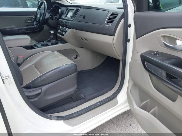 2017 KIA SEDONA LX