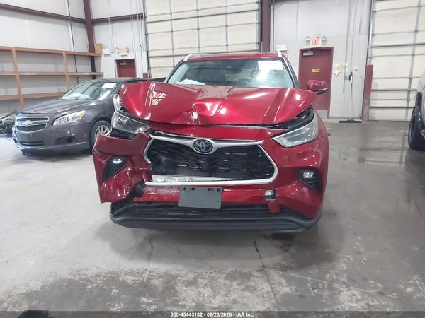 2022 TOYOTA HIGHLANDER HYBRID XLE