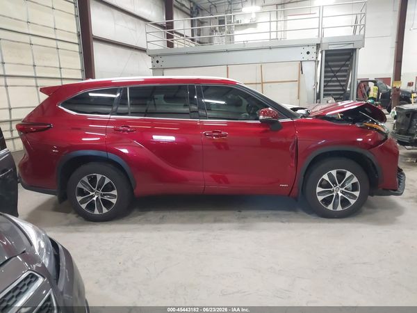 2022 TOYOTA HIGHLANDER HYBRID XLE