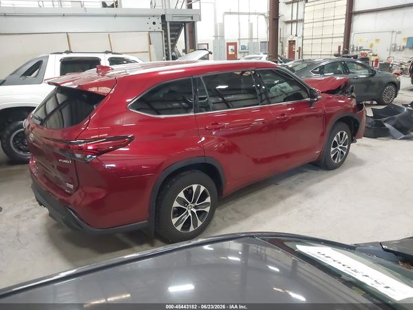 2022 TOYOTA HIGHLANDER HYBRID XLE