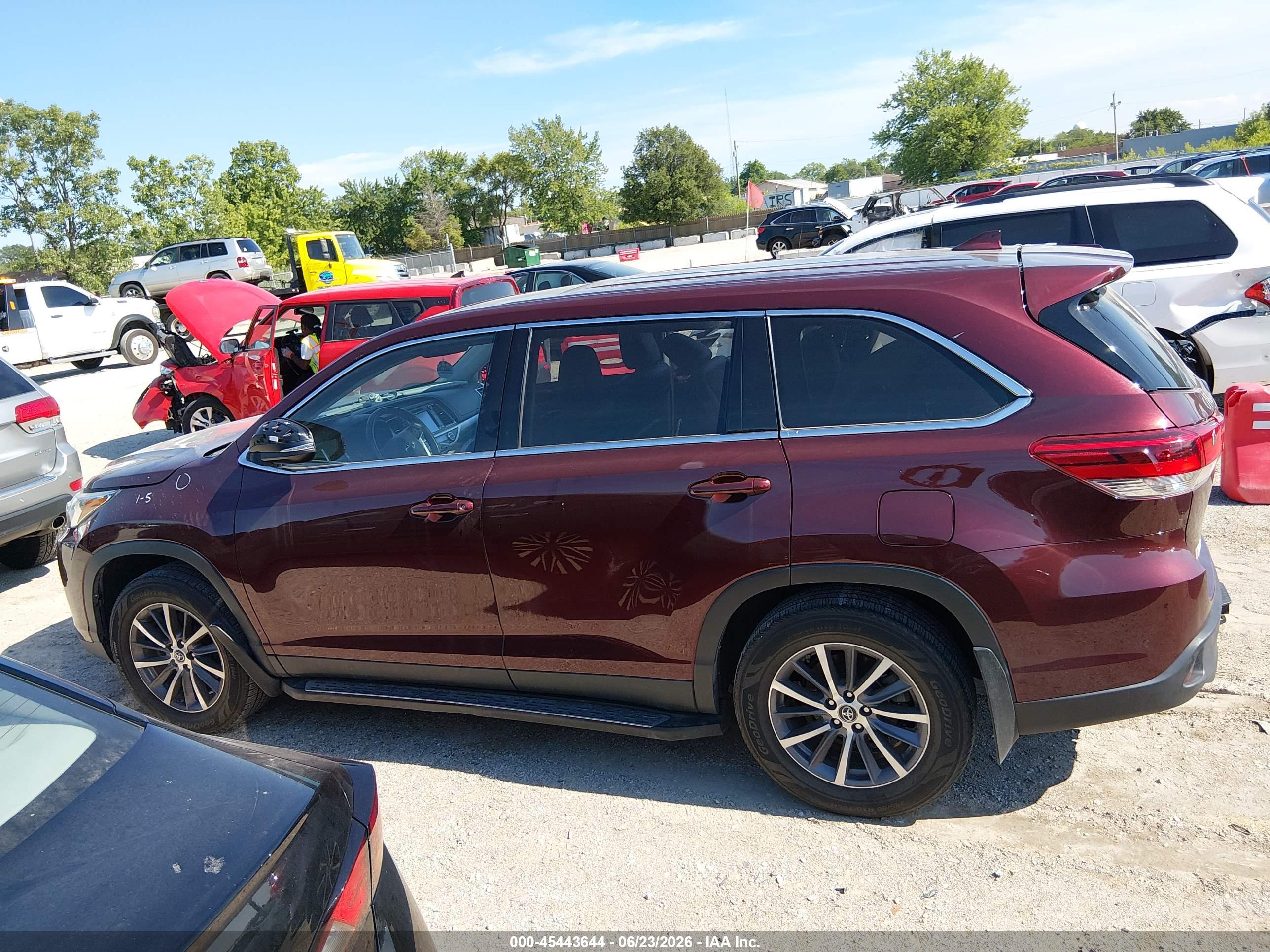 2019 TOYOTA HIGHLANDER XLE