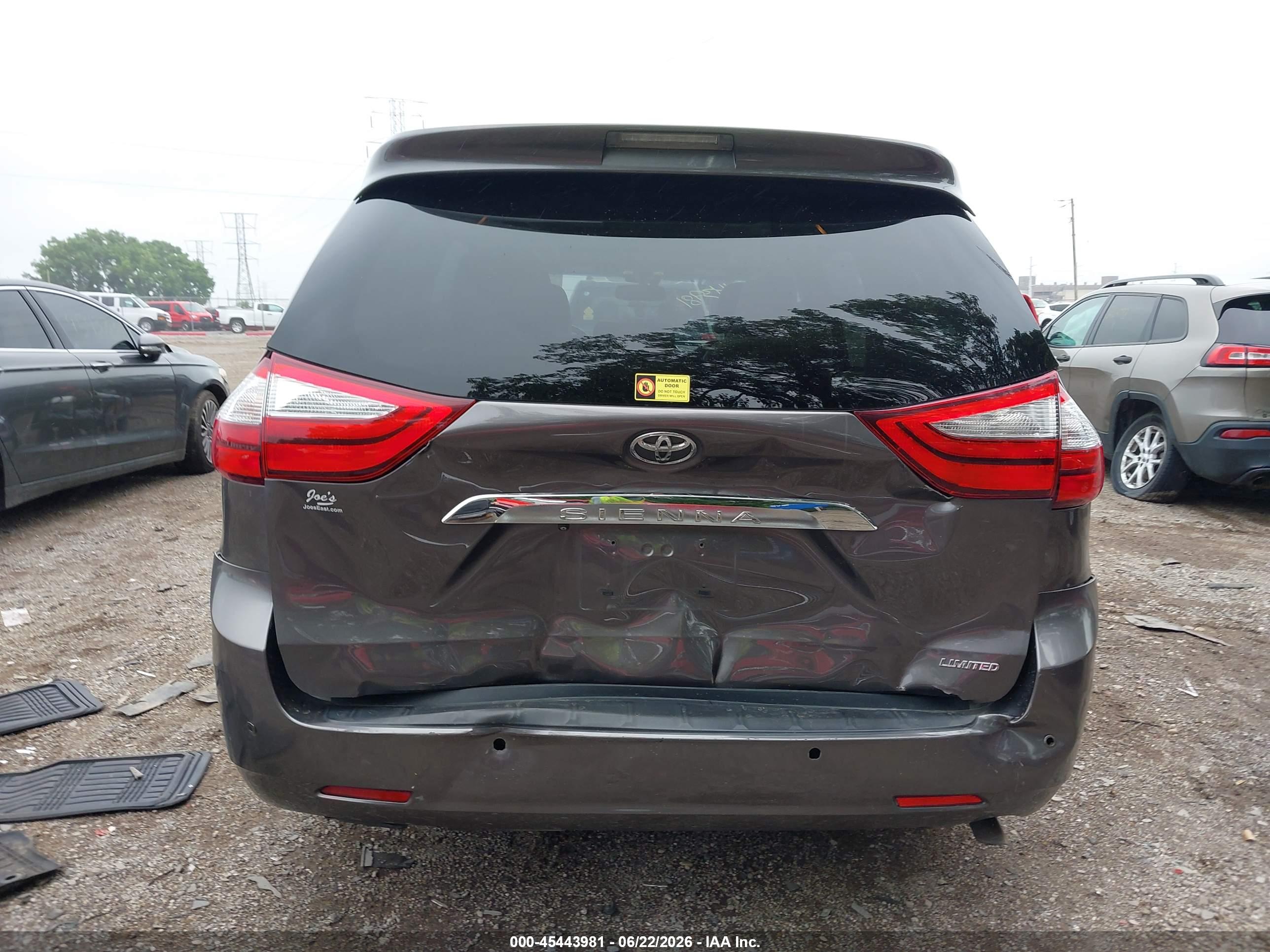2015 TOYOTA SIENNA