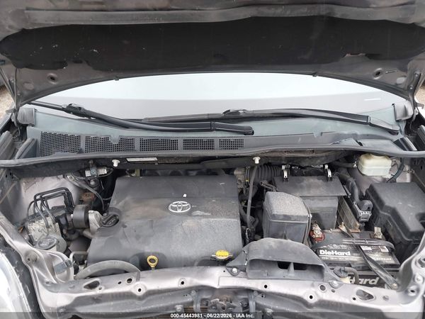 2015 TOYOTA SIENNA