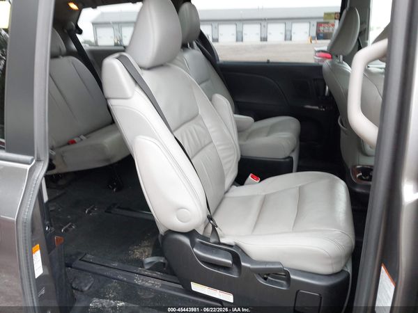 2015 TOYOTA SIENNA