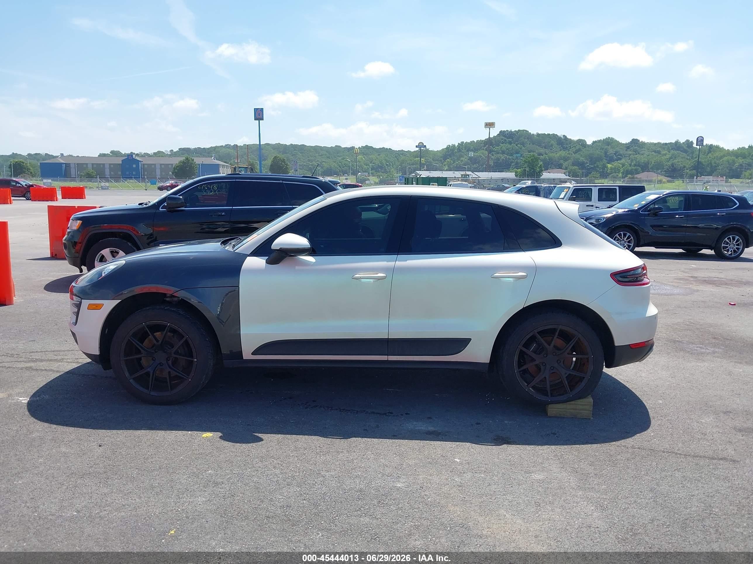2017 PORSCHE MACAN