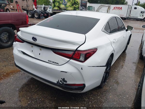 2022 LEXUS ES 300H F SPORT