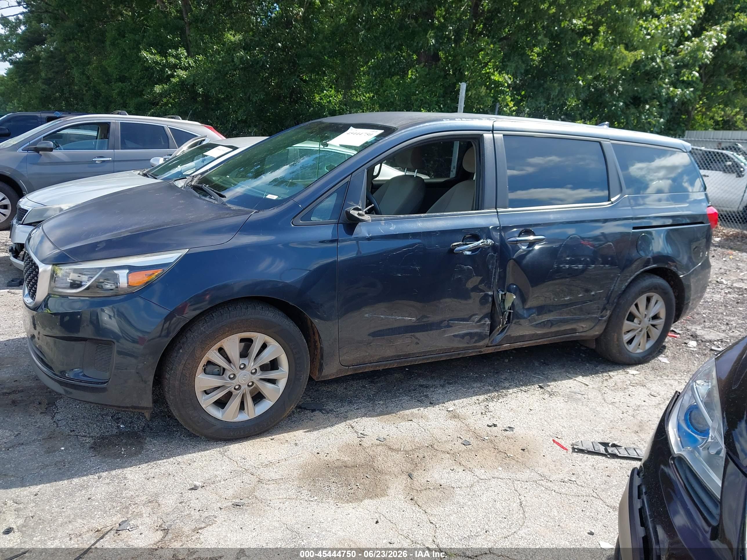 2017 KIA SEDONA LX