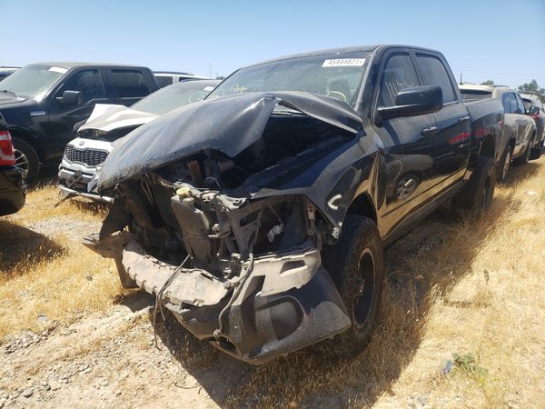 2015 RAM 1500 ST CREW CAB 4X4