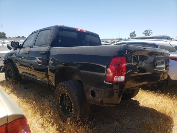 2015 RAM 1500 ST CREW CAB 4X4