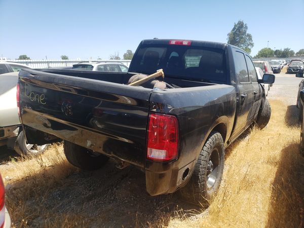 2015 RAM 1500 ST CREW CAB 4X4