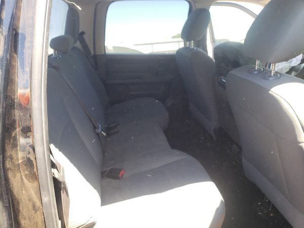 2015 RAM 1500 ST CREW CAB 4X4