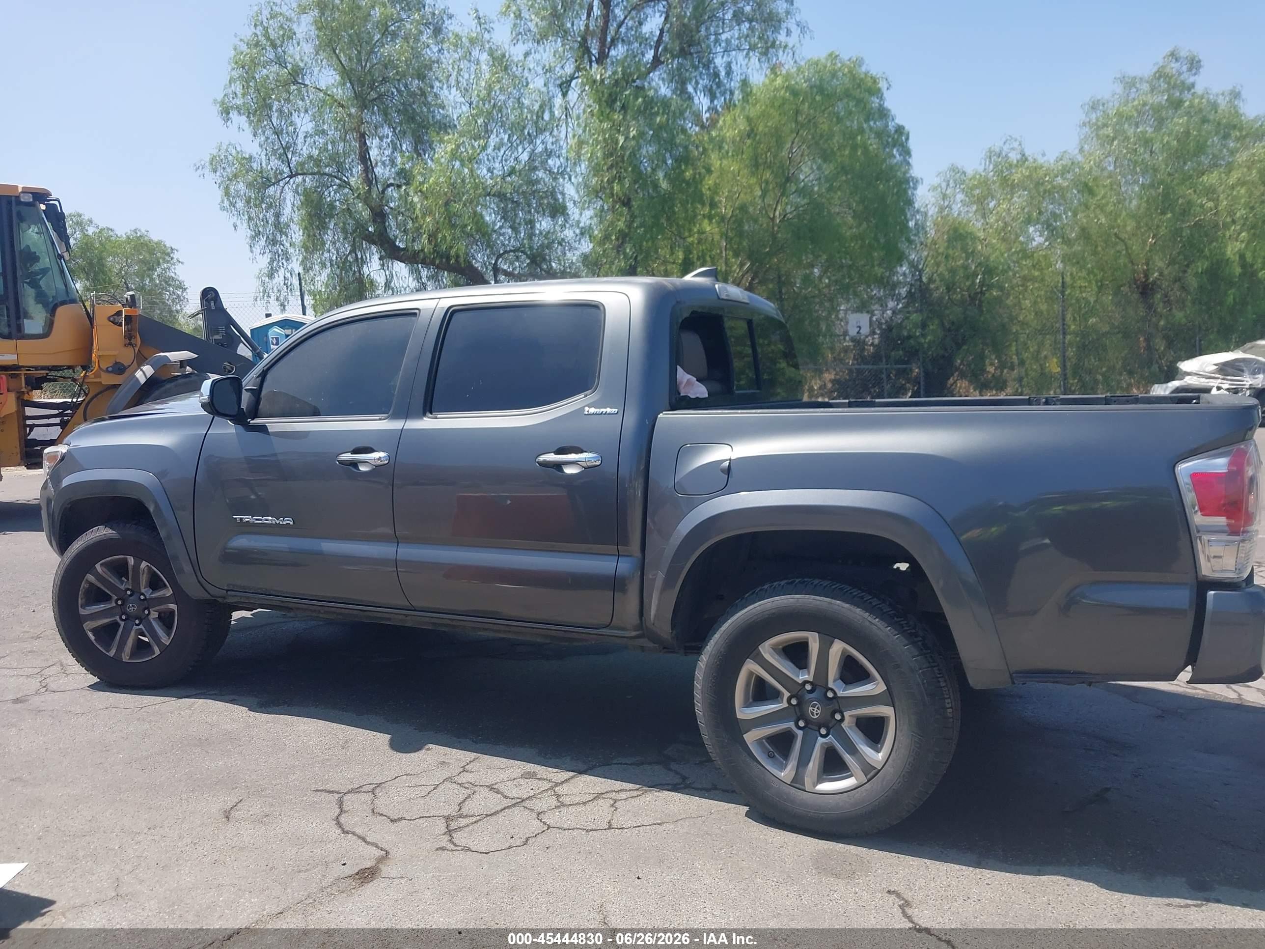 2017 TOYOTA TACOMA LIMITED