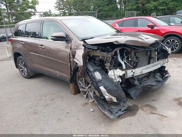 2019 TOYOTA HIGHLANDER XLE