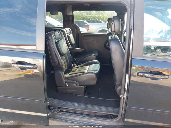 2015 DODGE GRAND CARAVAN R/T — I8