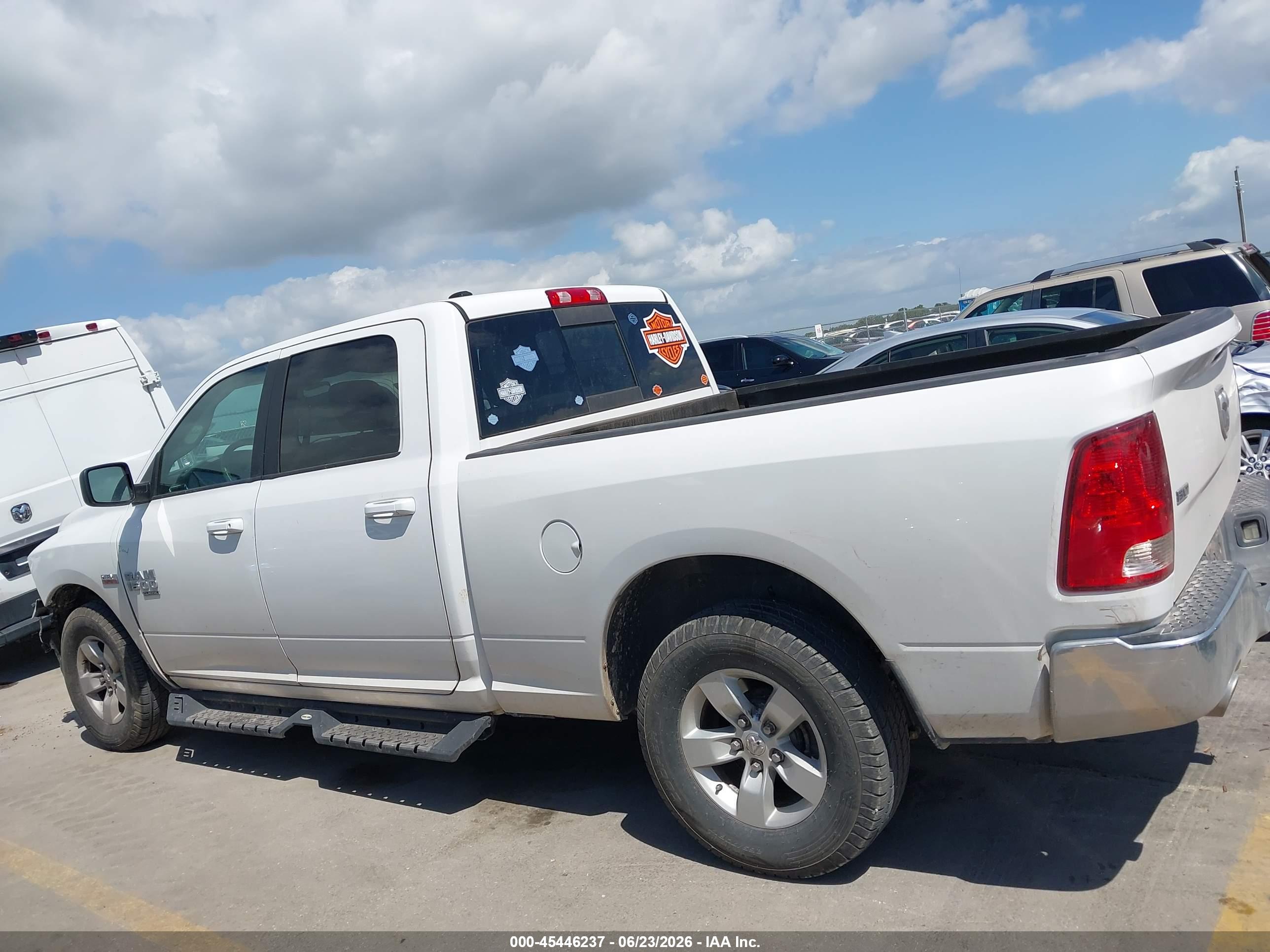 2020 RAM 1500 CLASSIC SLT  4X2 6'4 BOX