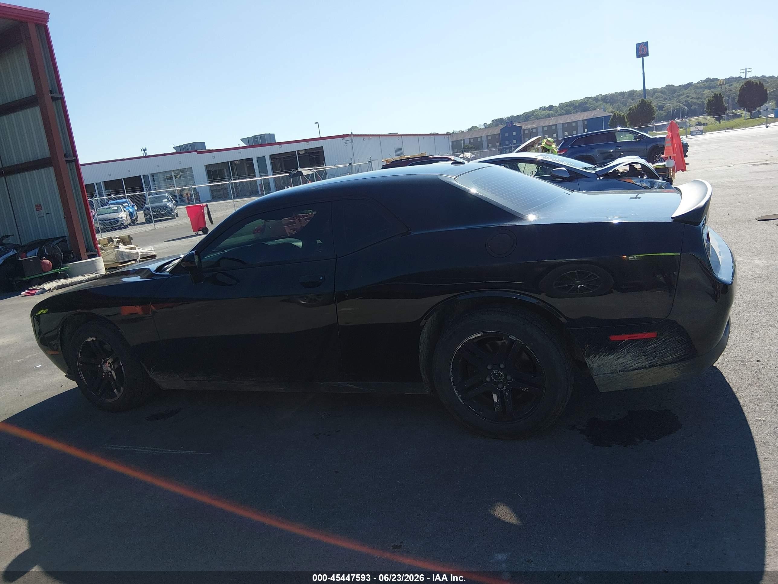 2016 DODGE CHALLENGER SXT