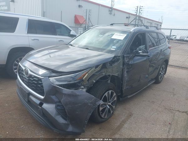 2021 TOYOTA HIGHLANDER XLE