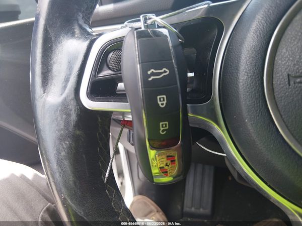 2015 PORSCHE MACAN S