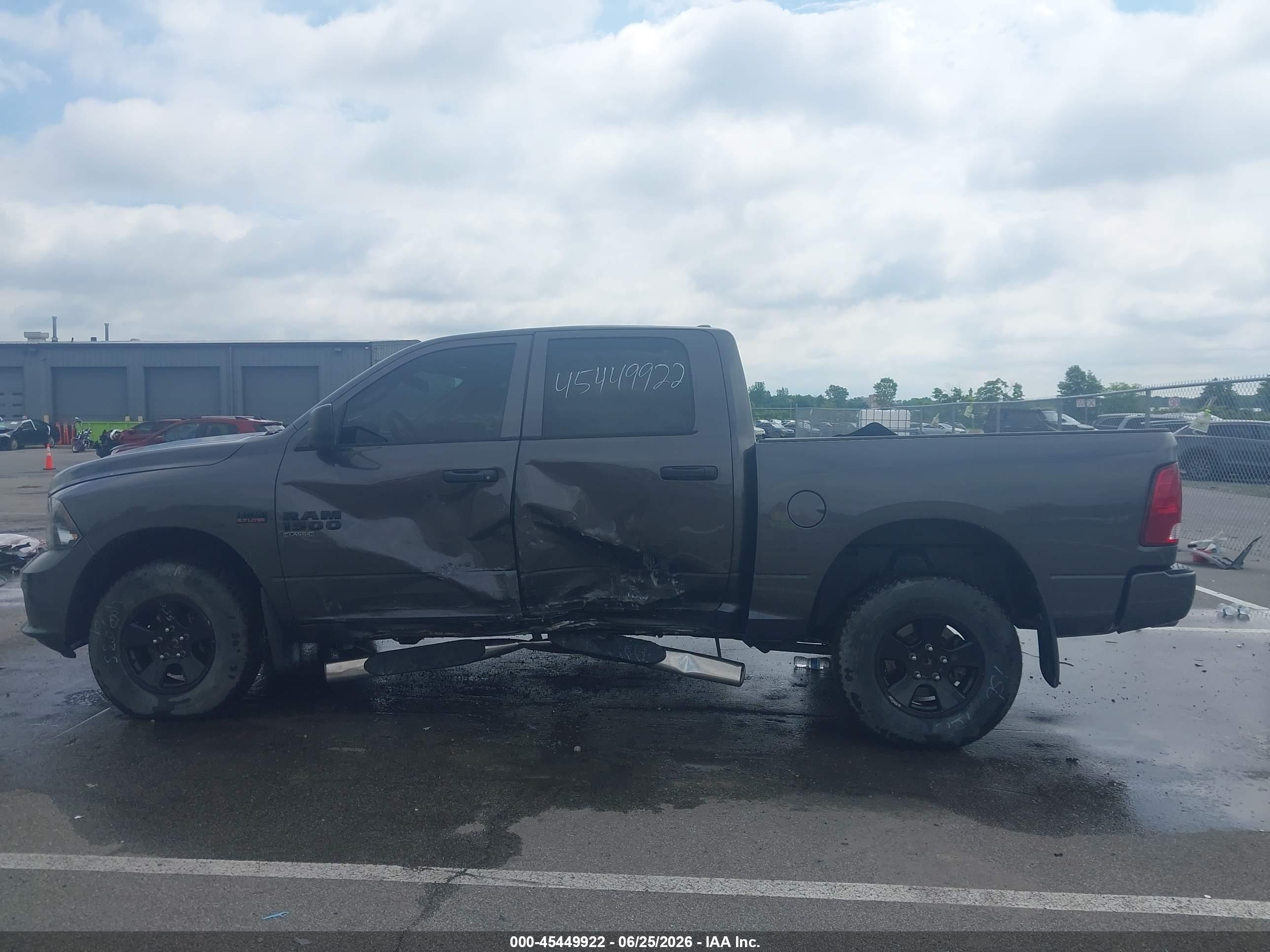 2019 RAM 1500 CLASSIC EXPRESS  4X4 5'7 BOX