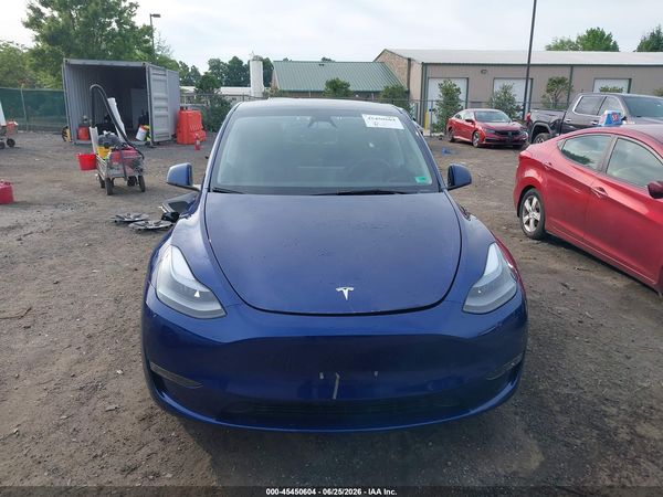 2025 TESLA MODEL Y