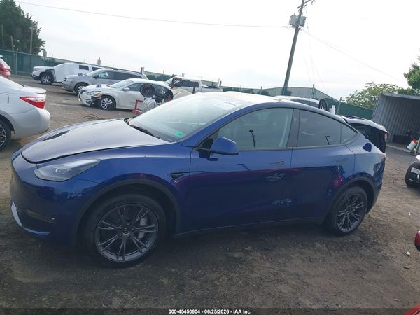 2025 TESLA MODEL Y