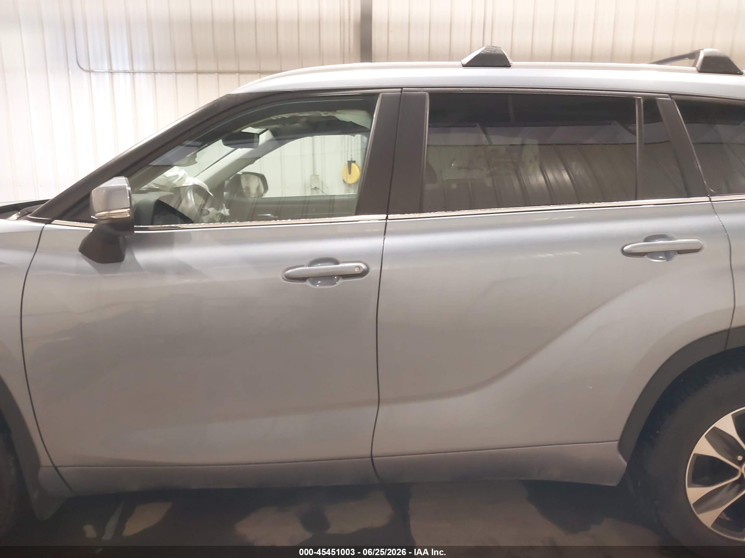 2024 TOYOTA HIGHLANDER XLE