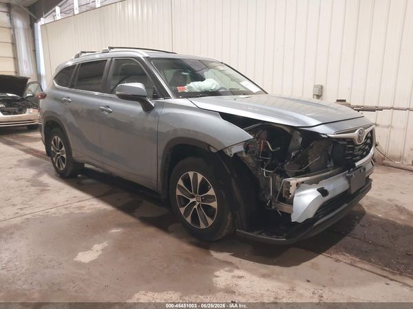2024 TOYOTA HIGHLANDER XLE