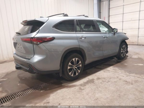 2024 TOYOTA HIGHLANDER XLE