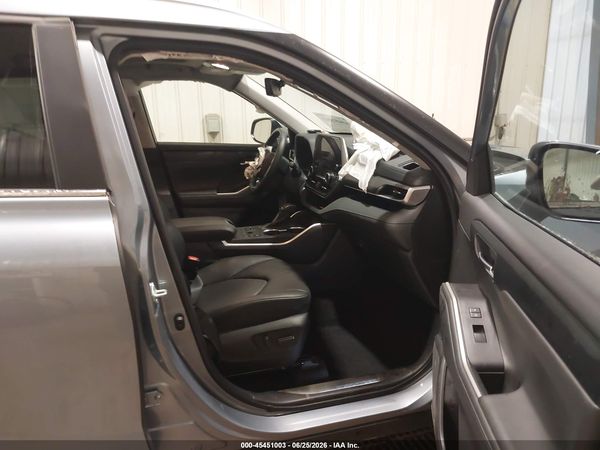 2024 TOYOTA HIGHLANDER XLE