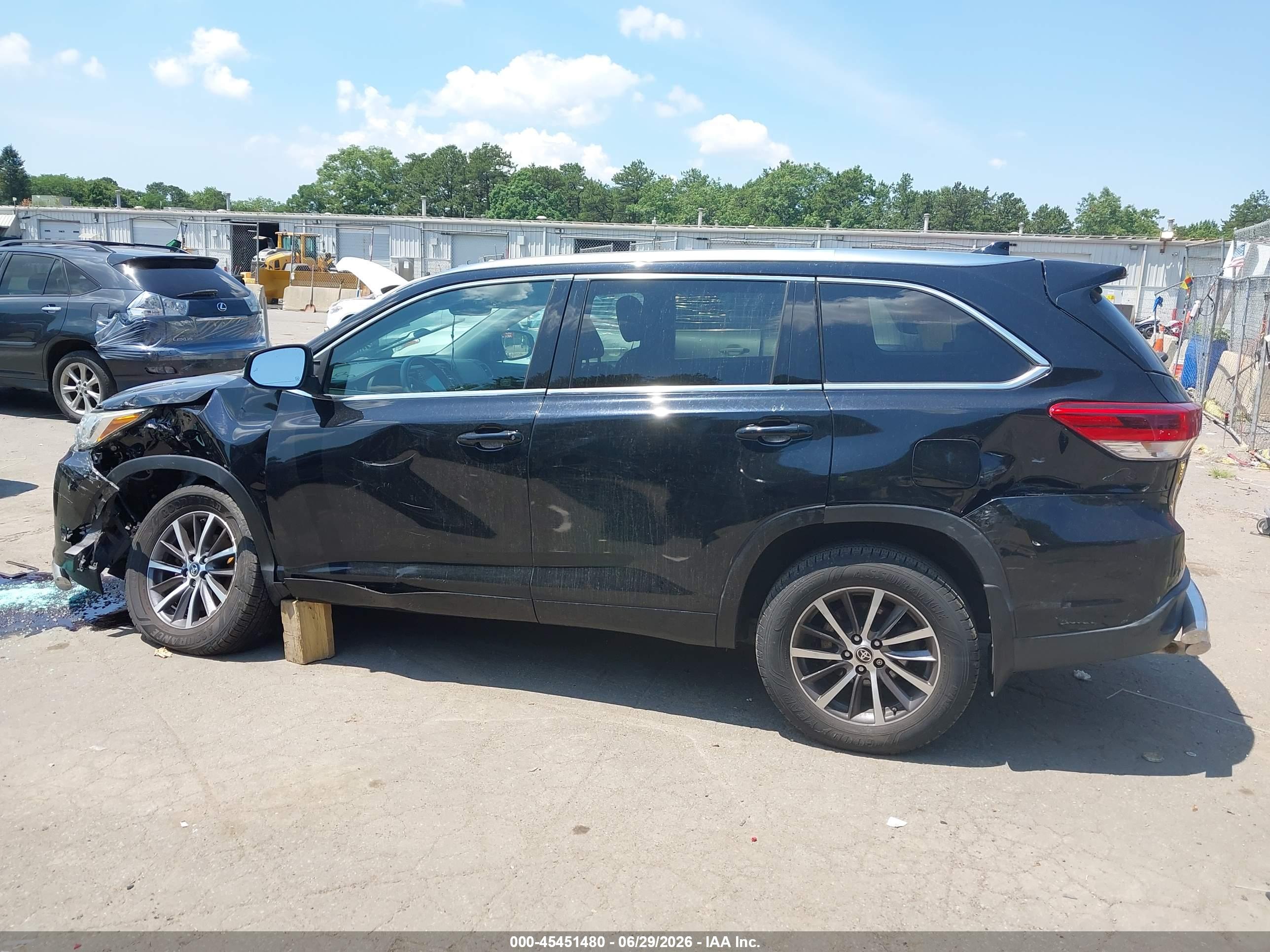 2017 TOYOTA HIGHLANDER XLE
