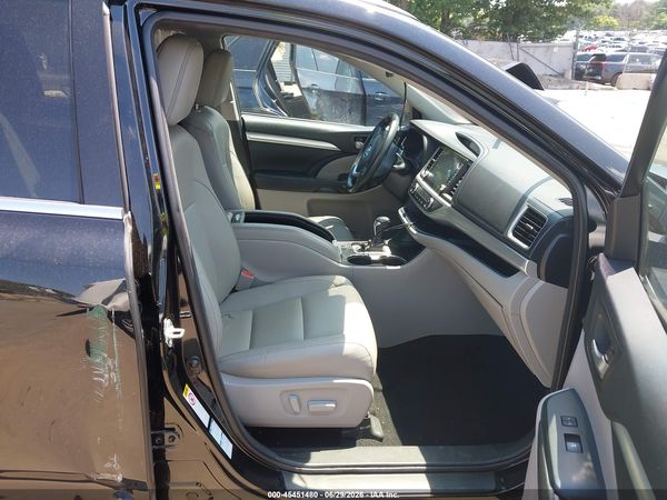 2017 TOYOTA HIGHLANDER XLE