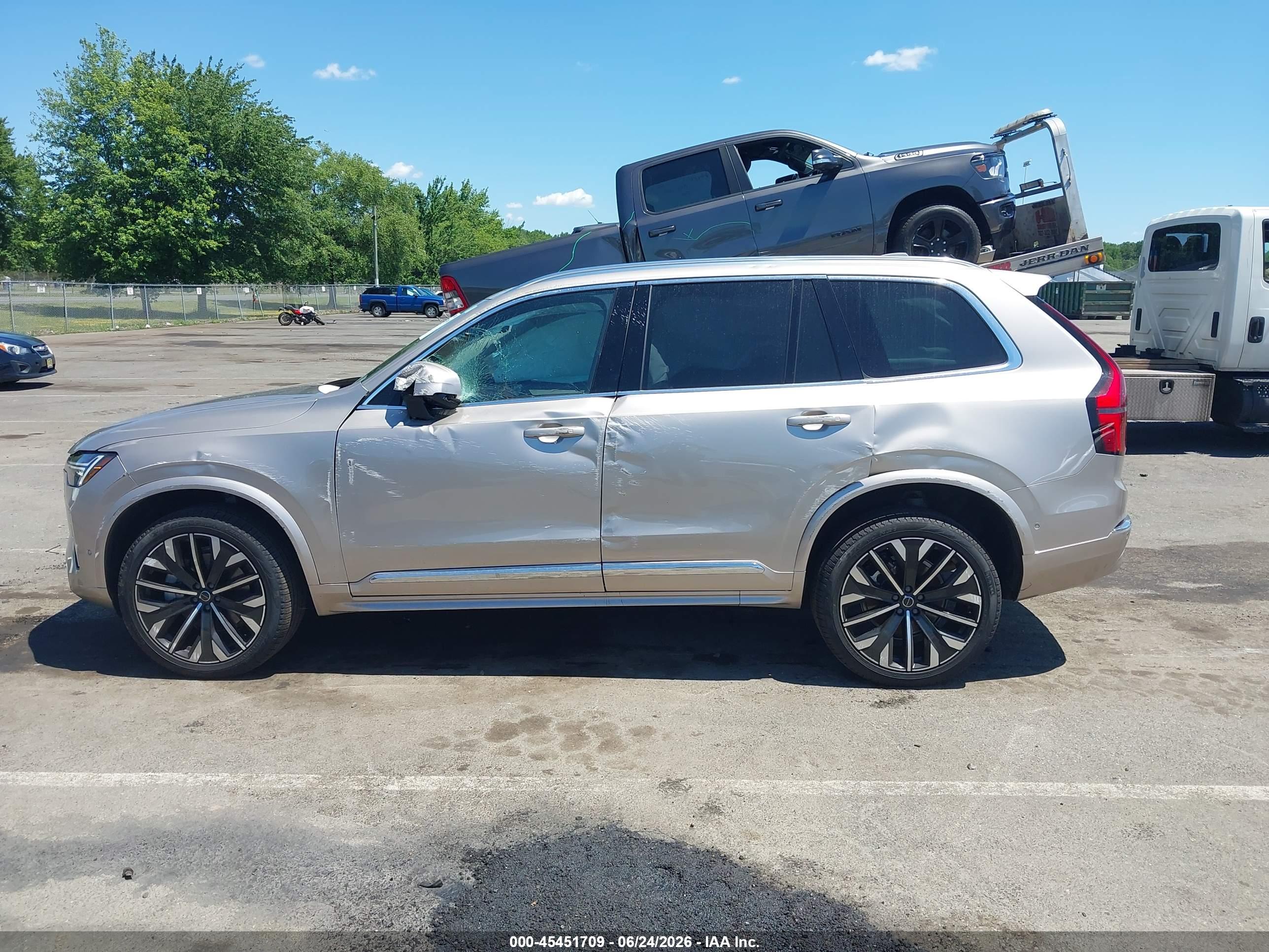 2025 VOLVO XC90 B6 ULTRA