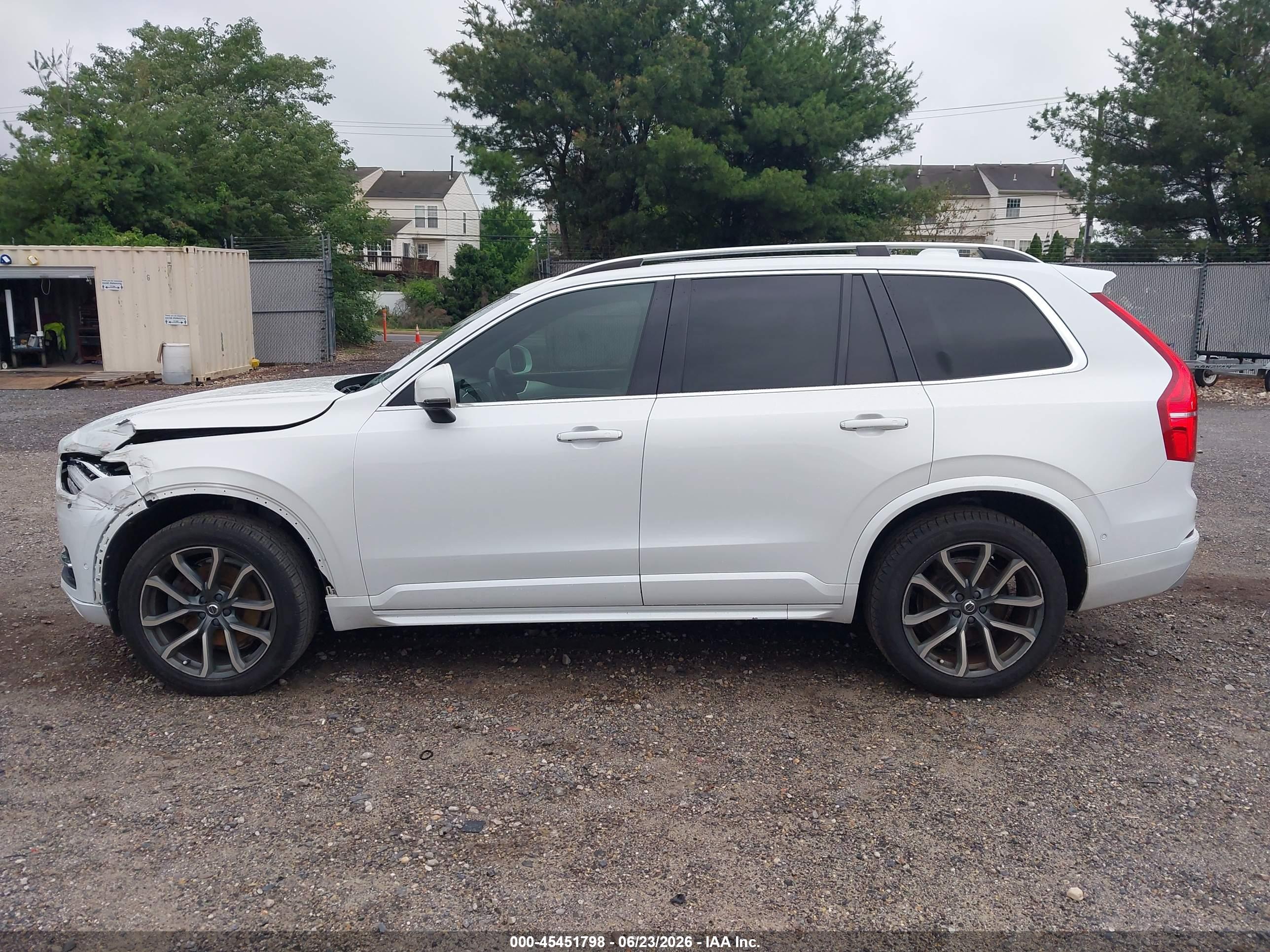 2017 VOLVO XC90 T6 MOMENTUM