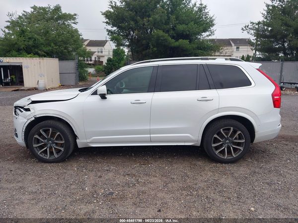 2017 VOLVO XC90 T6 MOMENTUM