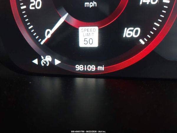 2017 VOLVO XC90 T6 MOMENTUM