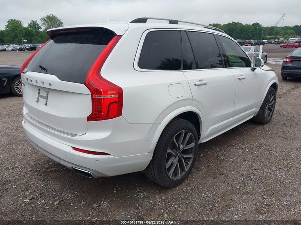 2017 VOLVO XC90 T6 MOMENTUM