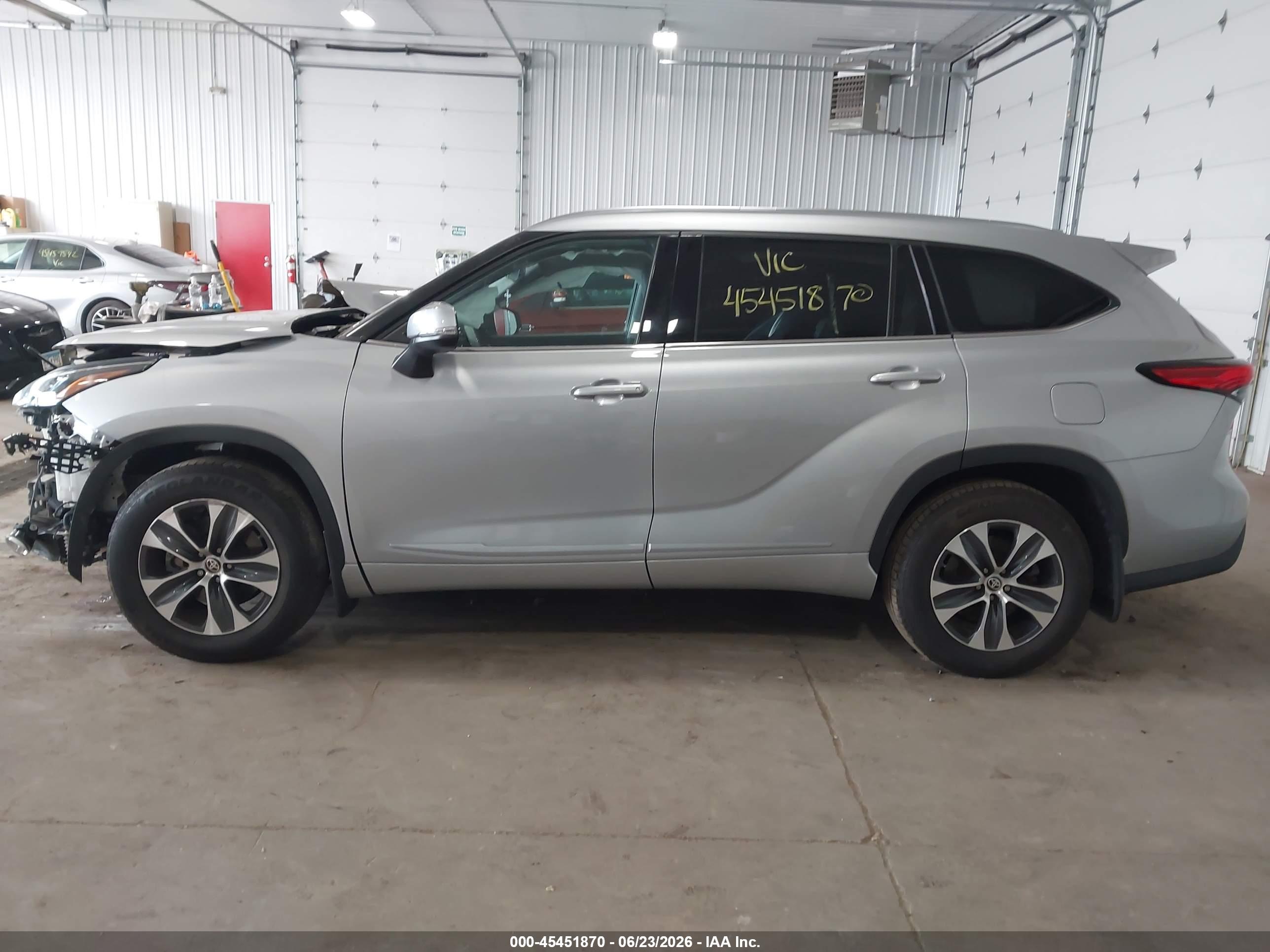 2021 TOYOTA HIGHLANDER XLE