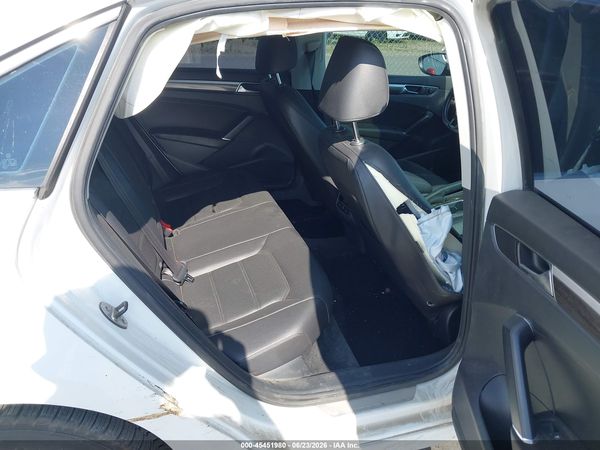 2018 VOLKSWAGEN PASSAT 2.0T SE — I8