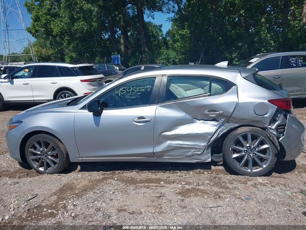 2018 MAZDA MAZDA3 TOURING