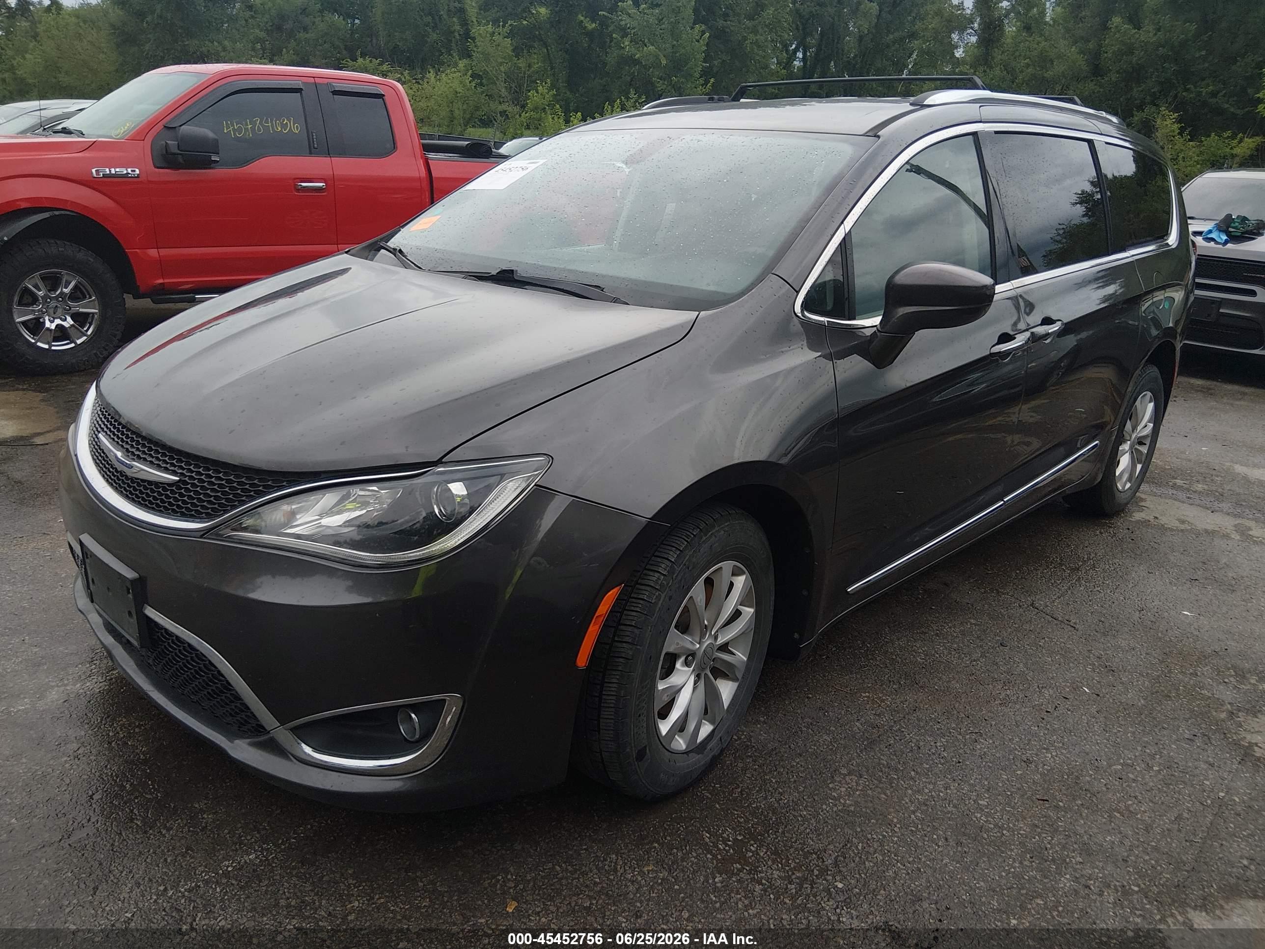 2019 CHRYSLER PACIFICA TOURING L — I2