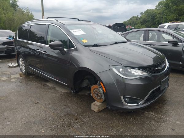 2019 CHRYSLER PACIFICA TOURING L — I1