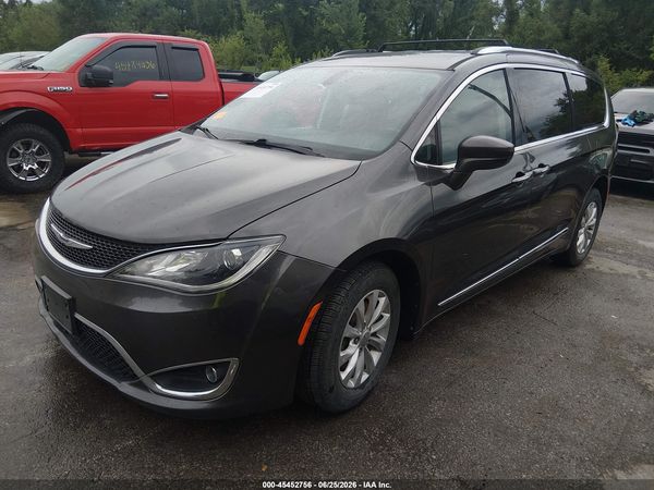 2019 CHRYSLER PACIFICA TOURING L — I2