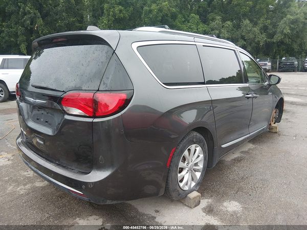 2019 CHRYSLER PACIFICA — I4
