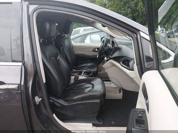 2019 CHRYSLER PACIFICA TOURING L — I5