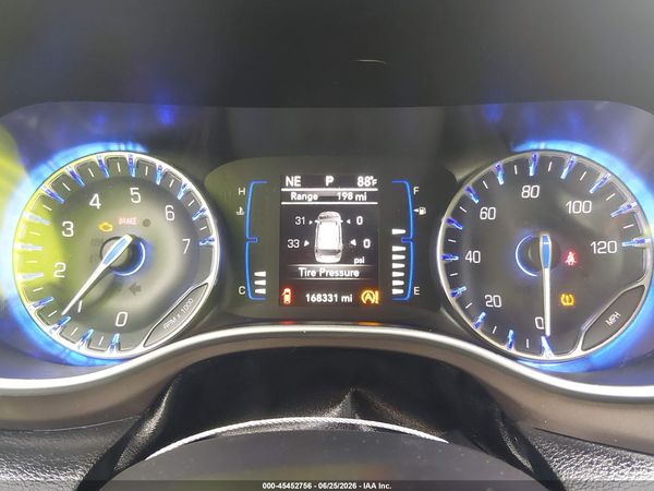 2019 CHRYSLER PACIFICA TOURING L — I7