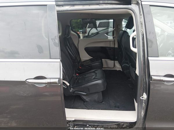 2019 CHRYSLER PACIFICA TOURING L — I8